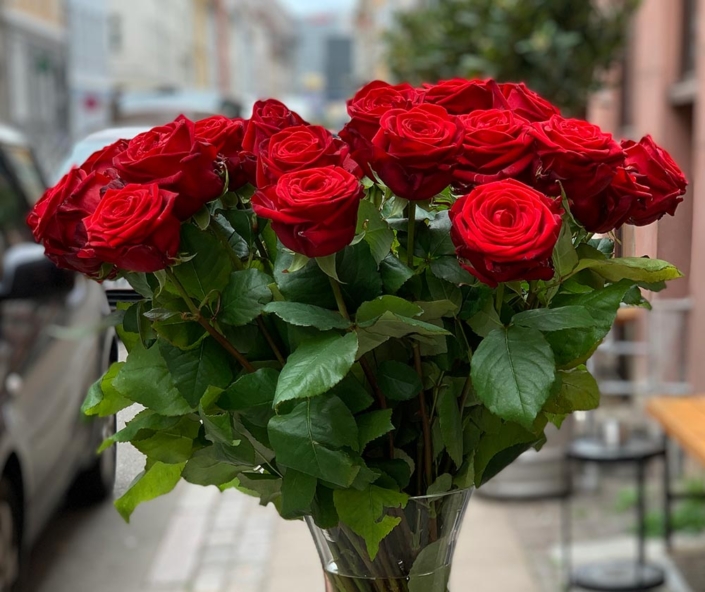 Langstilkede røde roser - Send Blomster